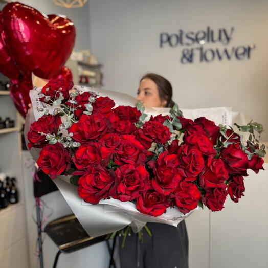 Французские красные розы