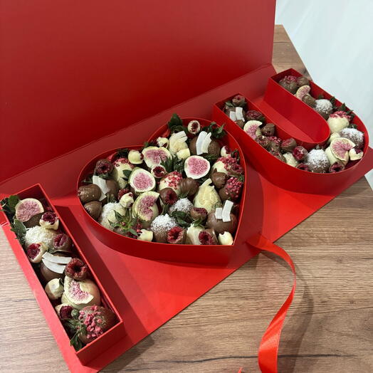 🔥Набор из клубники и малины в бельгийском шоколаде в коробке «I️️U