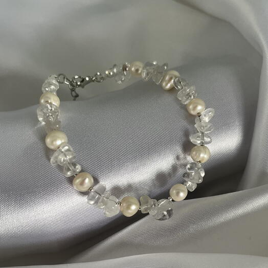 Браслет из натурального речного жемчуга и горного хрусталя