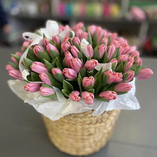 61  тюльпан в корзине