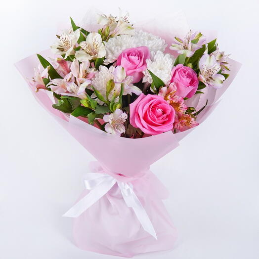 Ramo de rosas, alstroemerias y crisantemos