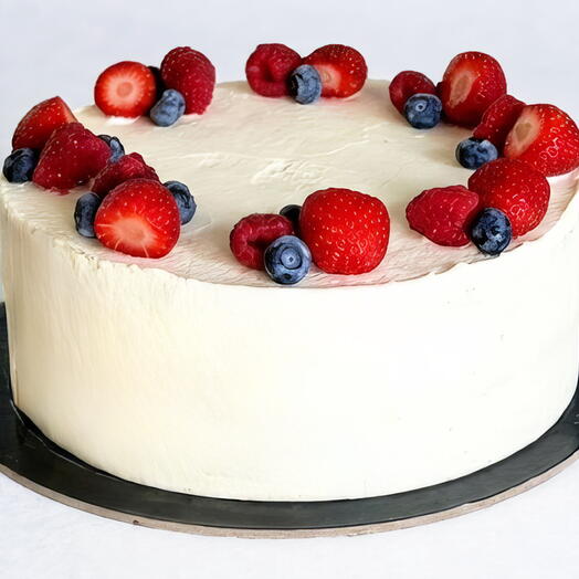 Vanilla cake with strawberries
