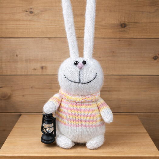 Вязаная игрушка Заяц