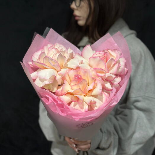 Букет комплимент из Французской розы Мандала