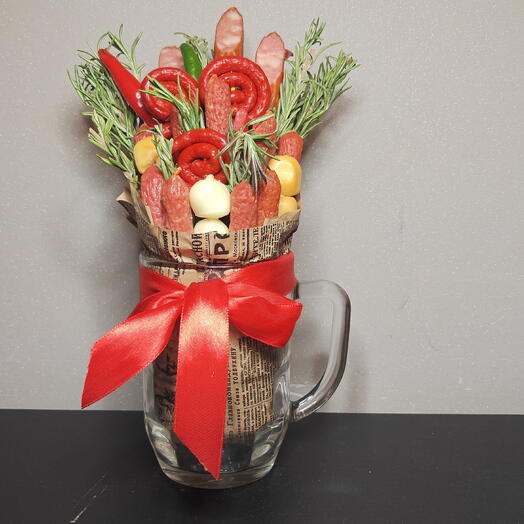 Съедобный букет из колбасы и сыра в кружке "Вкусные истории". Подарок мужчине