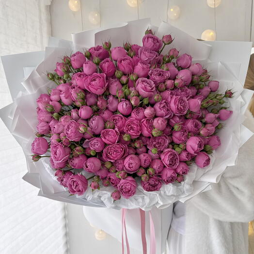 Пионовидные розовые розы в дизайнерской упаковке 🌸 Размер L