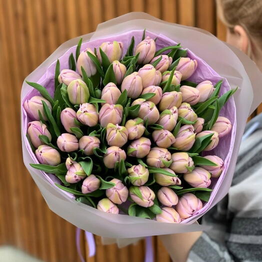 Букет из фиолетовых тюльпанов 51 шт