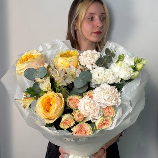 Букет с пионовидными розами,эустомой,альстромериями,на годовщину свадьбы