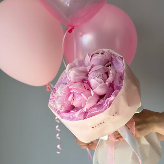 Моно букет летние пионы с воздушными шариками 🎈💗