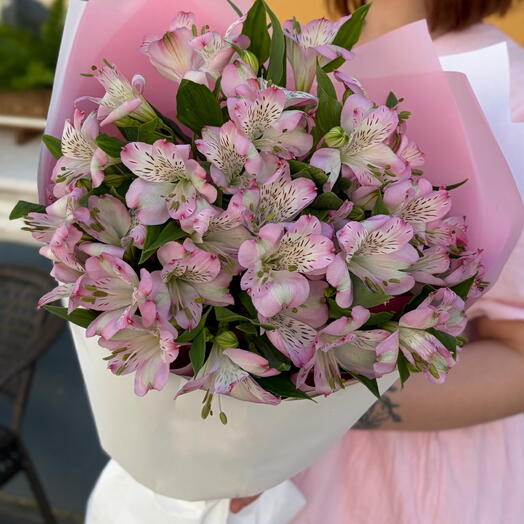 Розовые альстромерии для любимой 💕