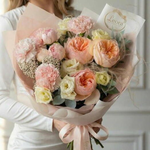 Букет Джульетта. Пионовидные розы и диантус. Авторский букет 685 Leoraflowers