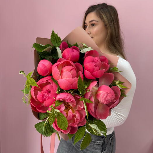 🌺Монобукет из пионов с малиной ☺️ 🌺