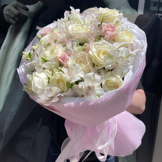 Большой букет 15 роз в нежных тонах подарок любимой🌸