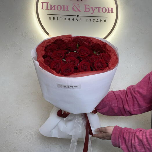 Букет с красными кустовыми розами 🌹🌹🌹