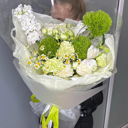 Авторский букет из маттиол, гвоздик, танацетума, сноу, грин трик