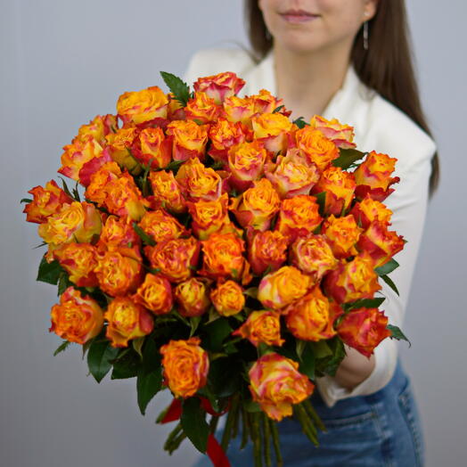 51 роза, огненные розы