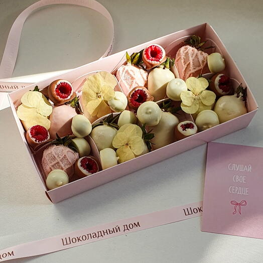Клубника в шоколаде любимой (микс ягод)