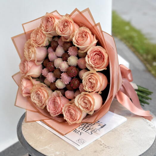 Blush Rose   Chocolate Strawberry Bouquet