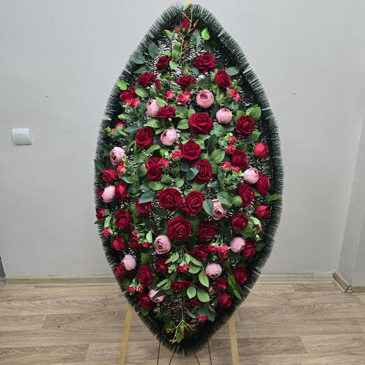Классический венок красные розы 1.4м