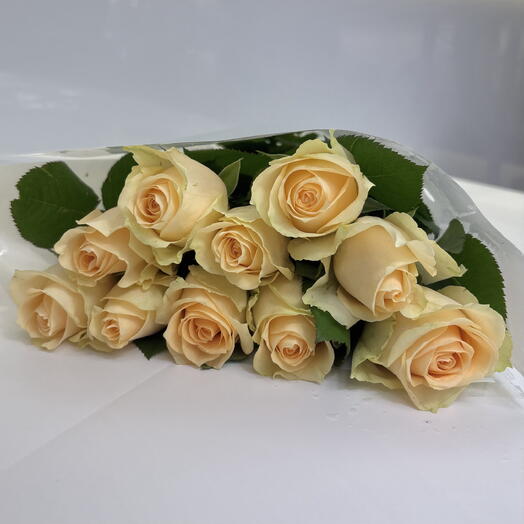 Пачка персиковых роз 40см (10шт)