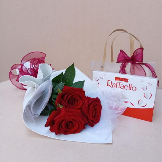 3 Roses with Raffaello in luxury design