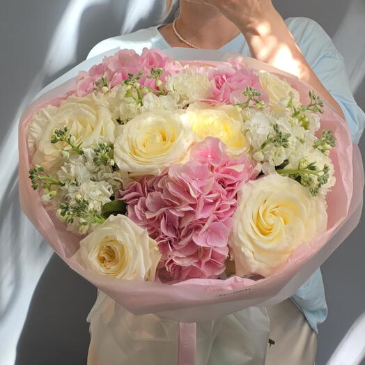 Сливочные розы и гортензия 💕