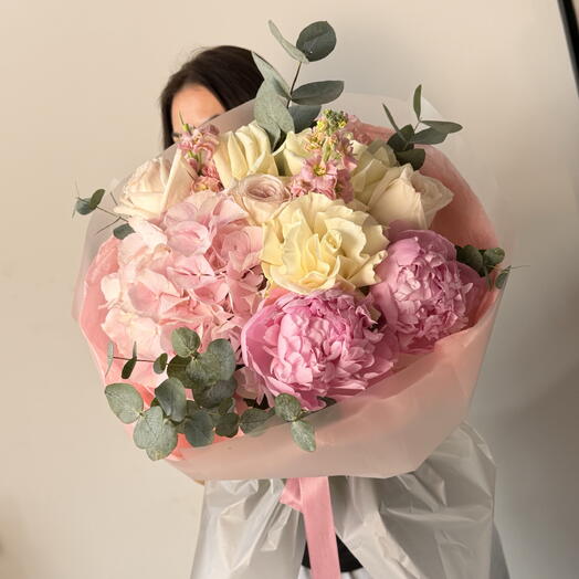 Цветы в коробке Pion love