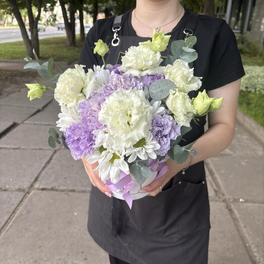 Композиция с эустомой и диантусами