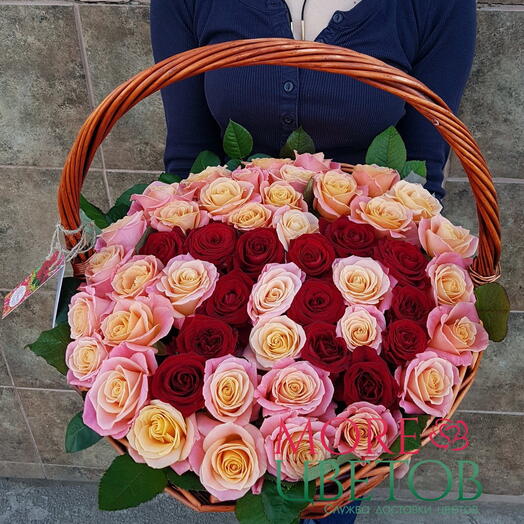 Корзина из 101 розы с цифрами