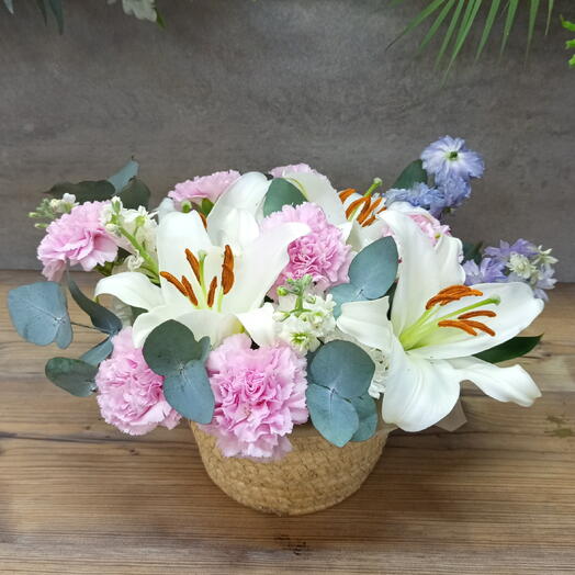 Цветы в корзине/Лилия/Диантус//Эвкалипт/оформление/Цветы в Уфе/доставка Уфа