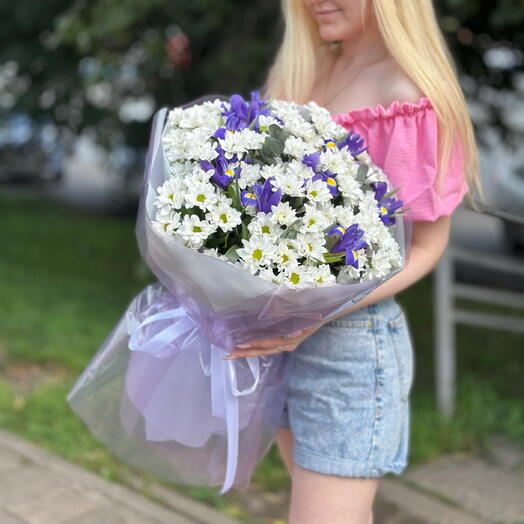 Букет ромашки и ирисы 💜🤍
