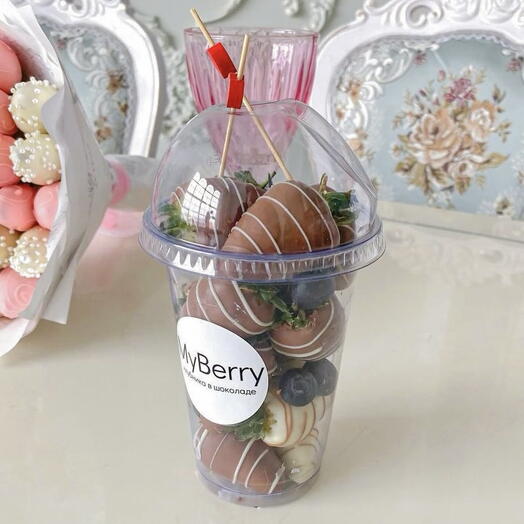 Клубника в шоколаде с голубикой 🍓🫐 — сладкий подарочный набор в стакане, эффектный сюрприз