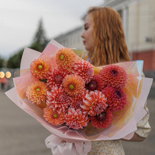 Букет из 15 георгин