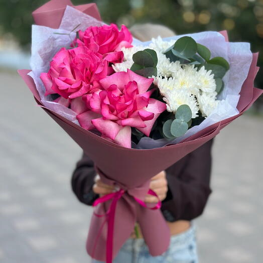 Яркий букет розы и хризантемы 💞