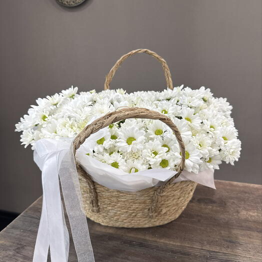 Корзина с ромашками