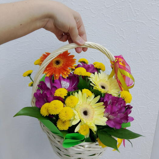 Корзина с герберами
