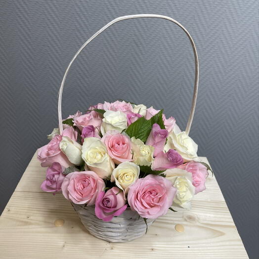 Корзина с мини розами
