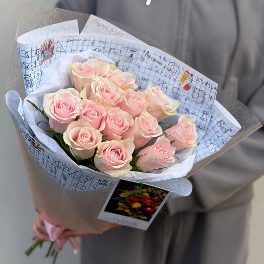13 розовых роз