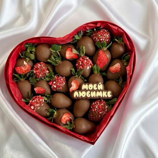 Клубника в шоколаде моей любимке