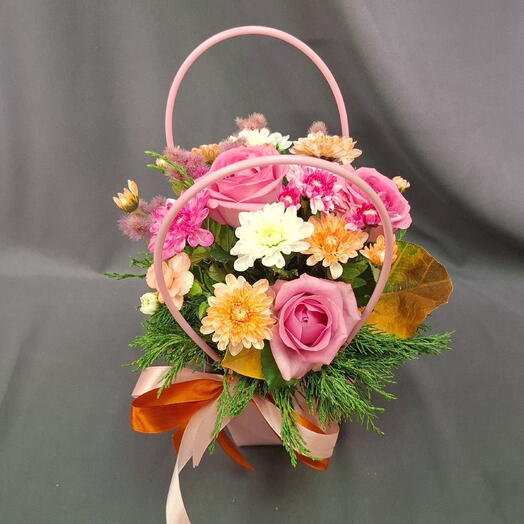 Яркая сумочка с розами и хризантемой 💐