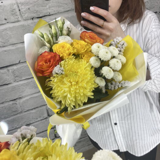 Букет 1 сентября , с розами и хризантемами