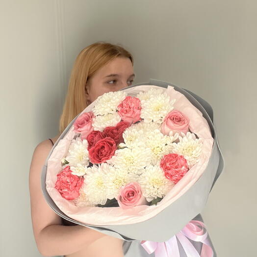 Букет с розами и хризантемой 🌸