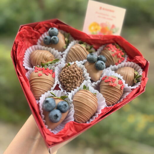 Сердце из клубники