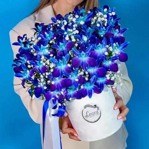 Цветы в коробке Ночное небо. Композиция 681. Leoraflowers