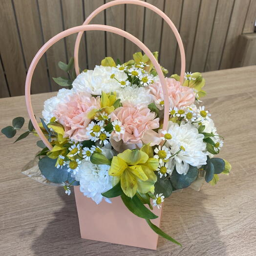 Нежная Цветочная Композиция с Ромашками, Диантусами и Альстромерией🌸
