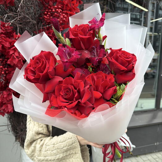 Яркий осенний букет с красными розами️🌹