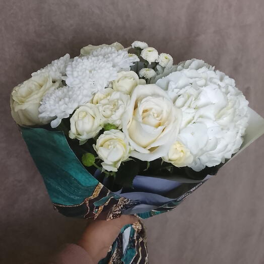 Букет с гортензией,розами и Хризантемой 🤍