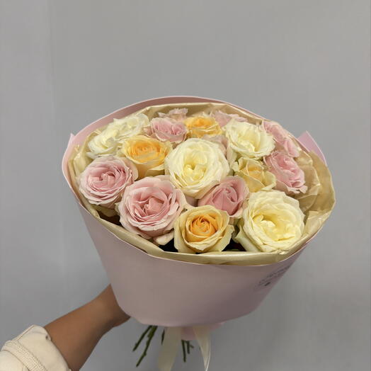 Букет из 17 нежных роз