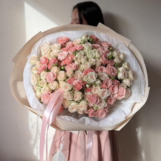 Praline rose L (Букет кустовых пионовидных роз)