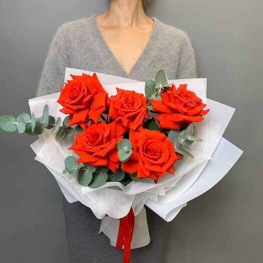 Алые розы букет les fleur (В0050)